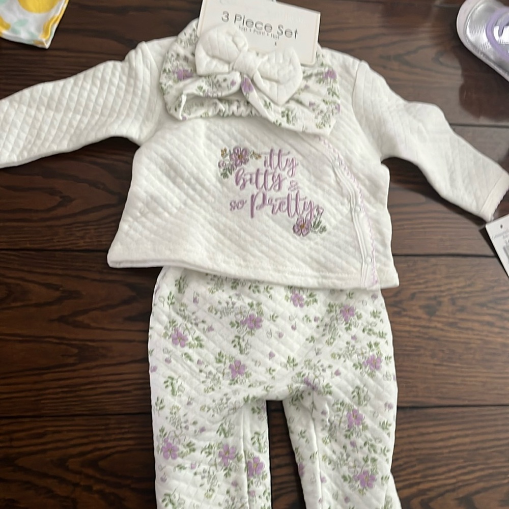 New with tags 3 piece set. 3-6 months